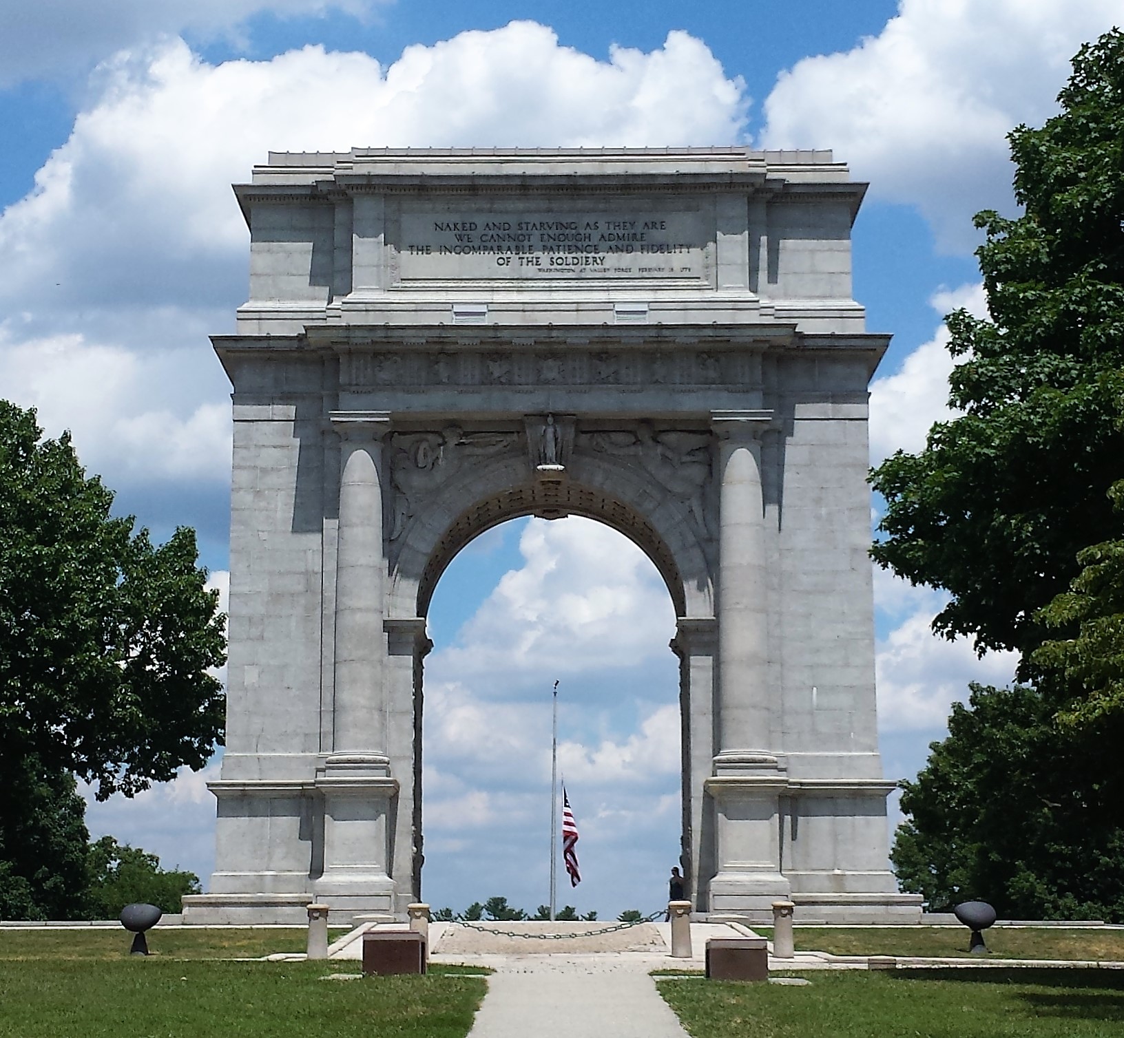 The United States Memorial Arch is situated at the top of a hill in Valley Forge, Pennsylvania. It was built to commemorate the arrival of General George Washington and his Continental Army into Valley Forge.